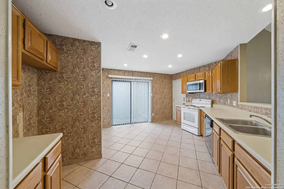Photo of 940 Hedgestone