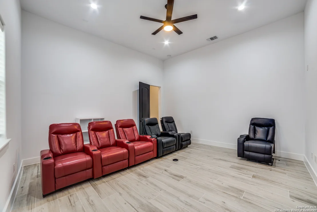 Photo of 903 Gillette Blvd