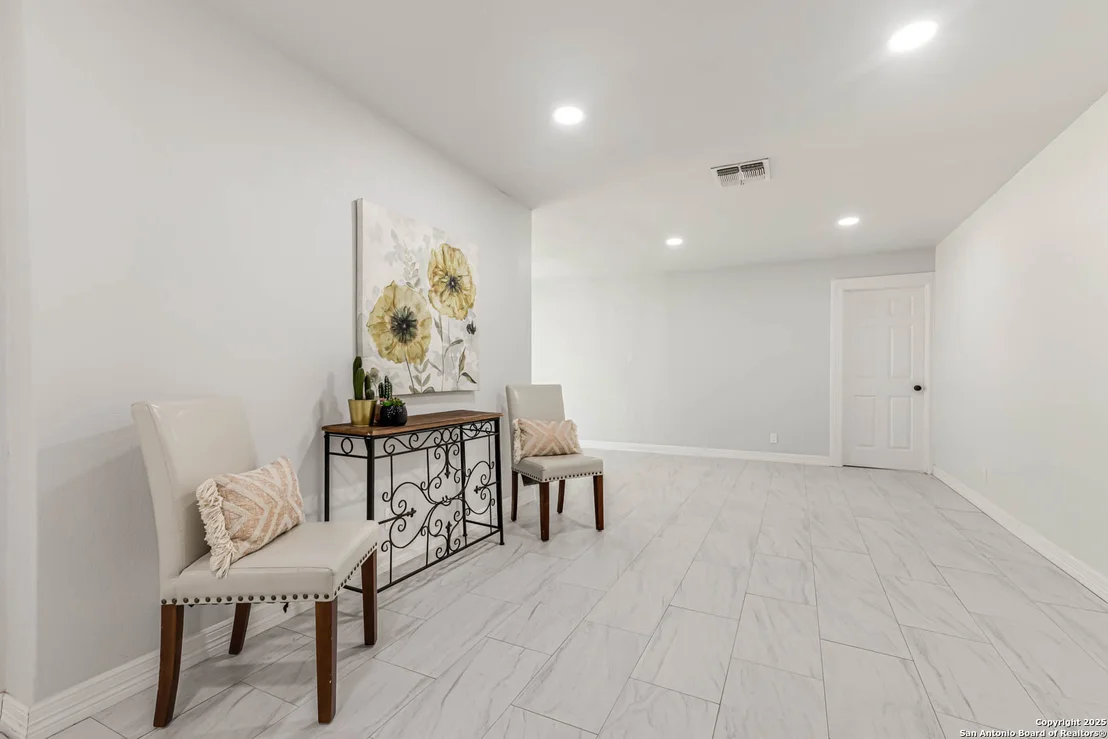 Photo of 6135 ROYAL PT