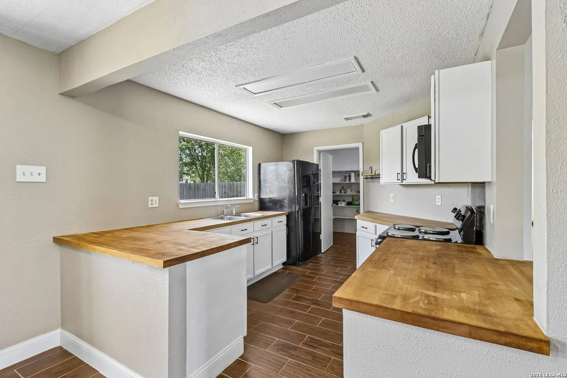 Photo of 10132 SUNSET PL