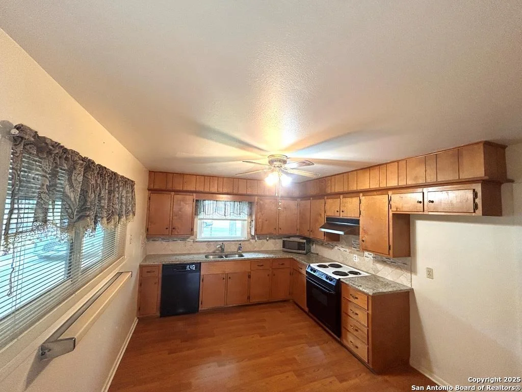 Photo of 1412 Oriole Lane