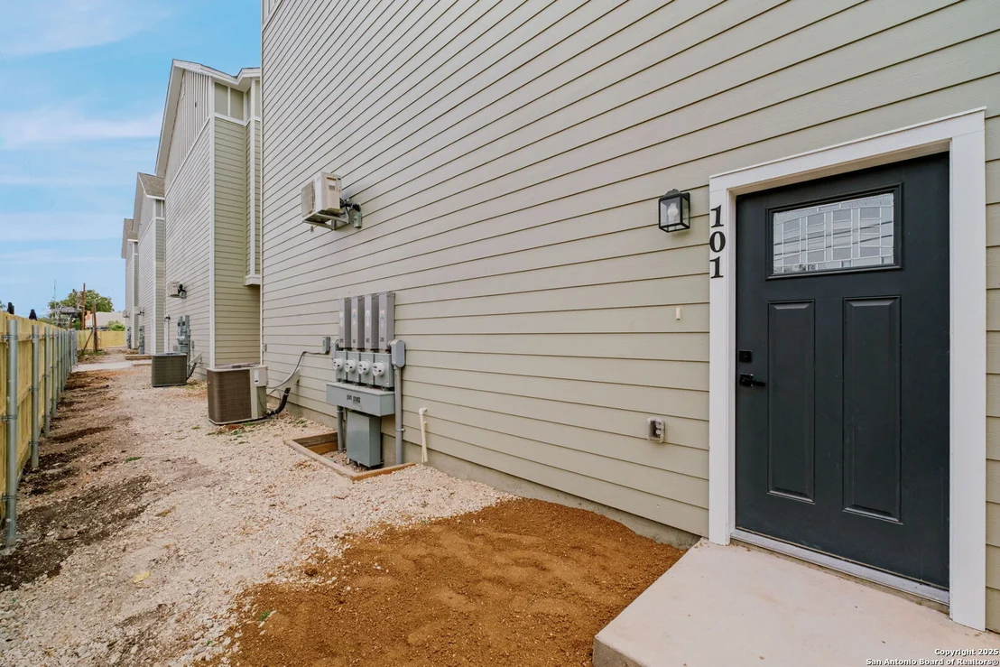 Photo of 1502 S Walters