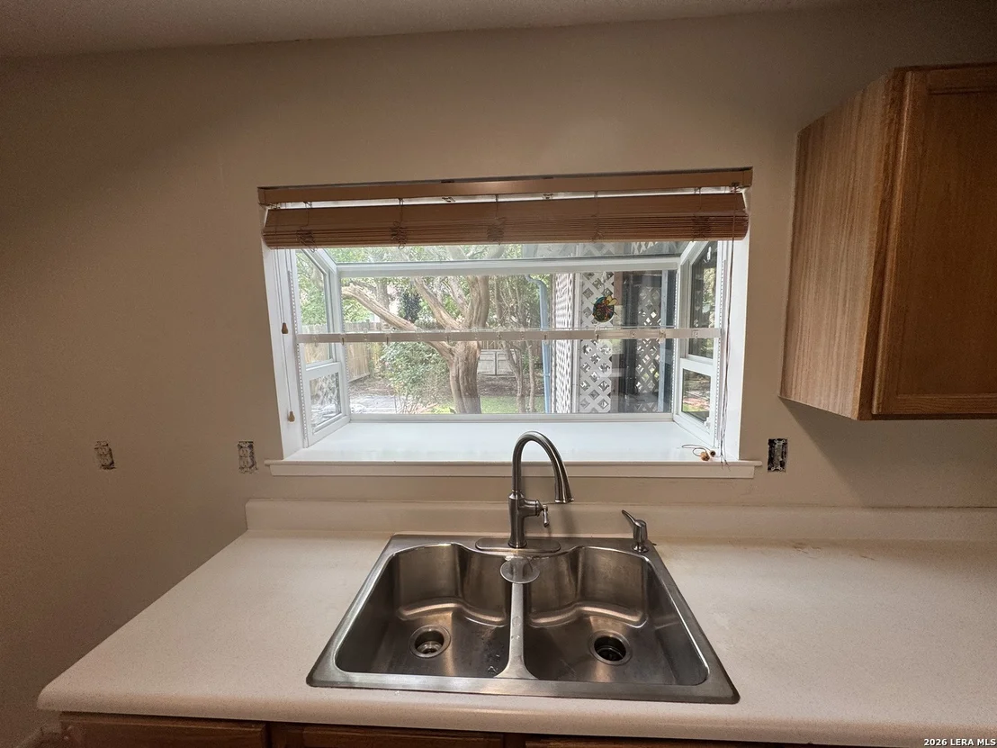 Photo of 7702 Chatsworth