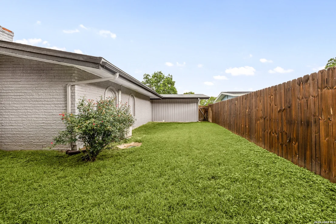 Photo of 359 REXFORD DR