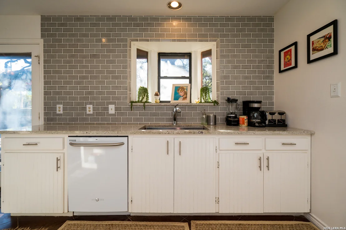 Photo of 810 Oakwood