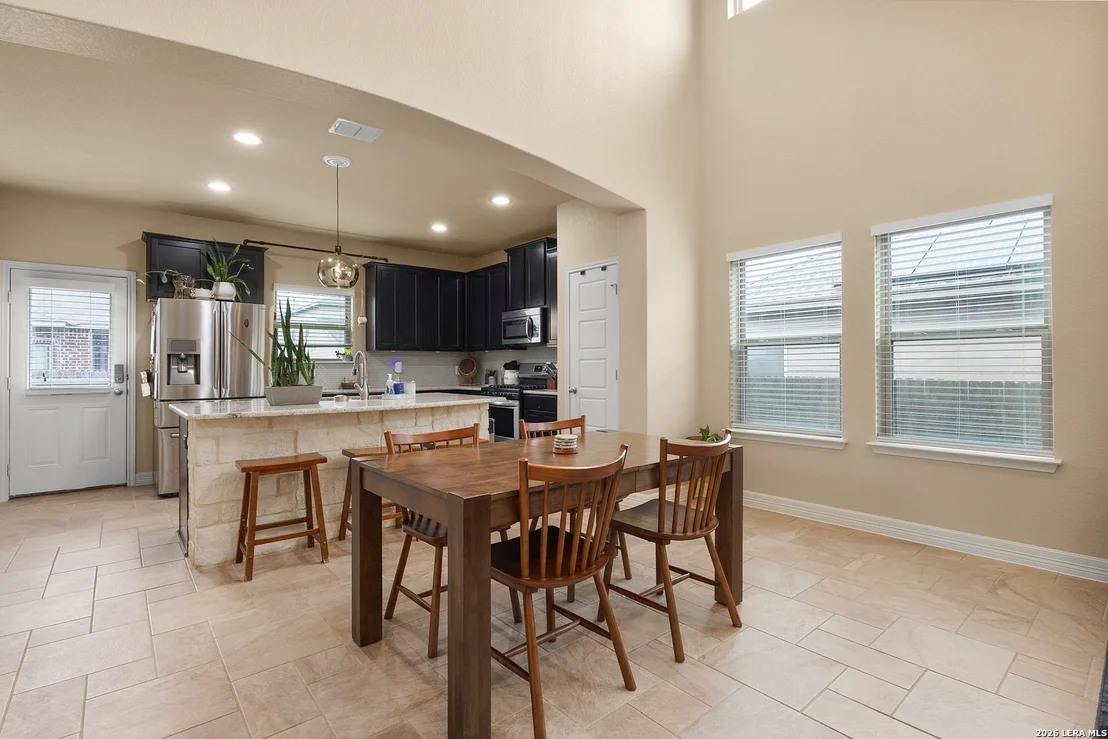 Photo of 617 COMMUNITY DR
