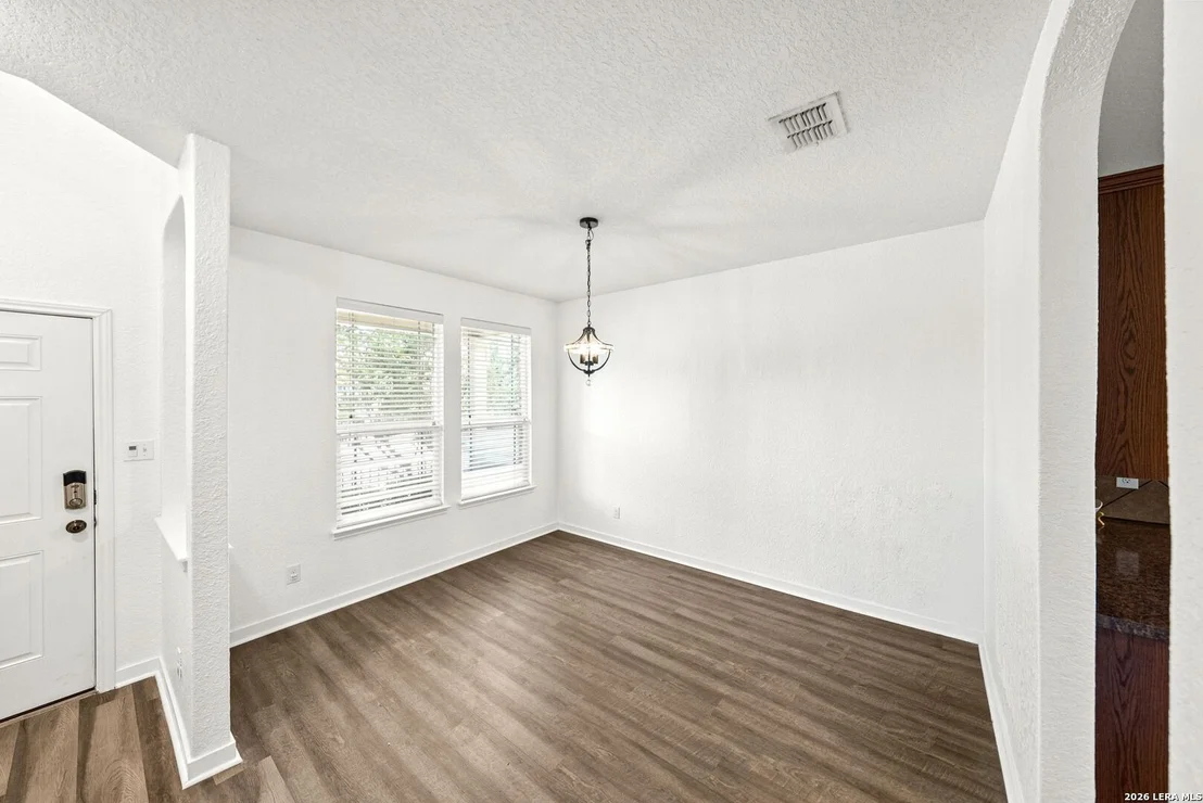 Photo of 6703 Karnes Leaf