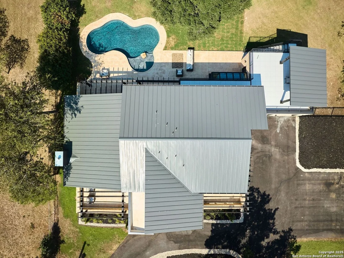 Photo of 353 Lakeview Blvd