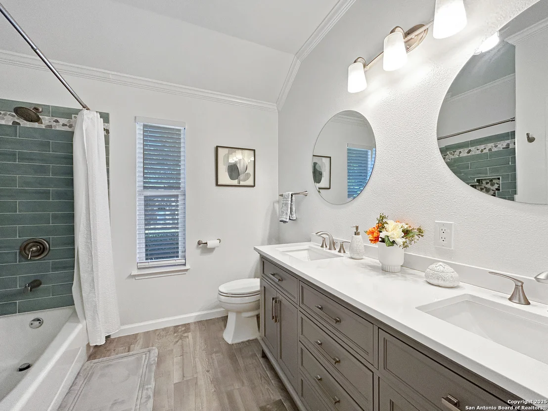 Photo of 1637 Circle Oak