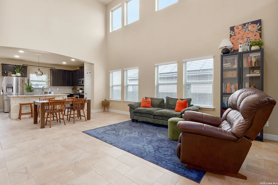Photo of 617 COMMUNITY DR