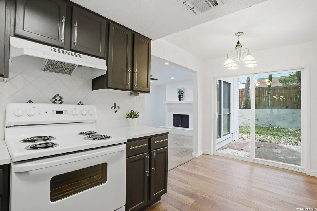 Photo of 8112 Scottshill