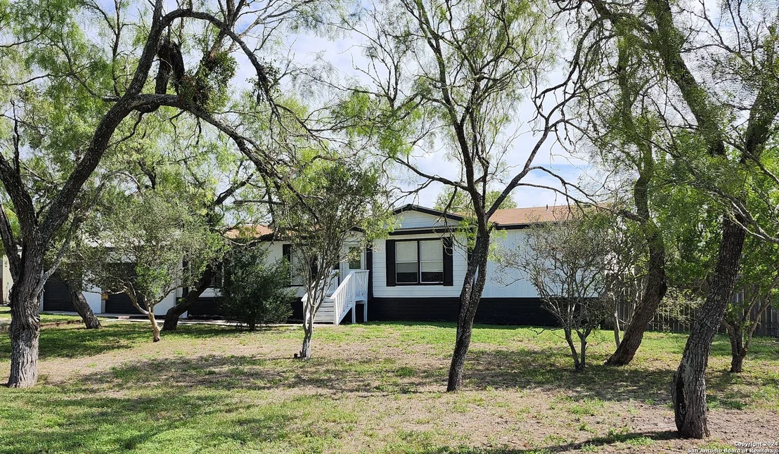 Photo of 905 COUNTY ROAD 3821