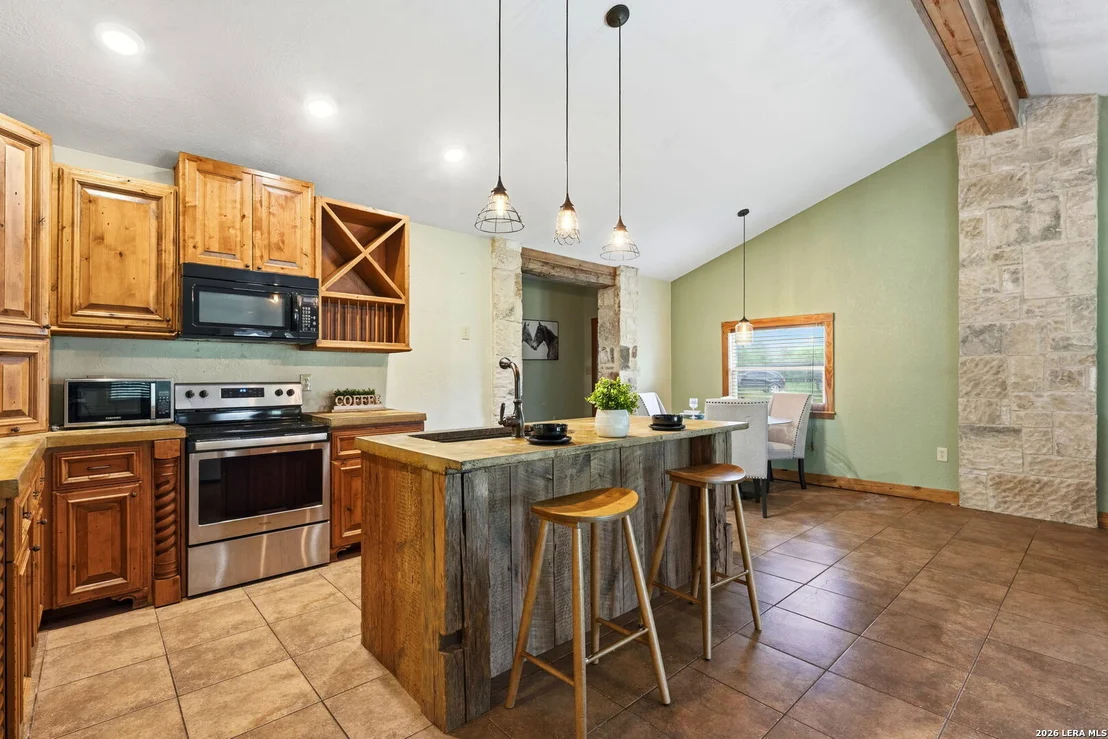 Photo of 340 Rio Oak