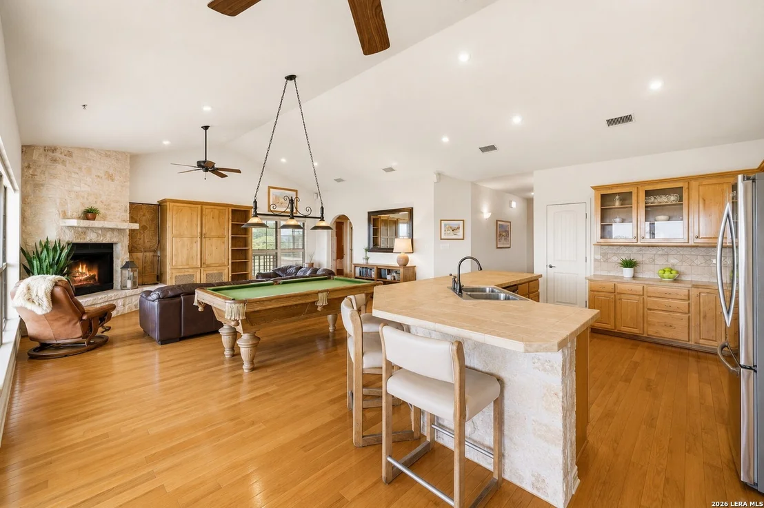 Photo of 138 RIDGE RD W