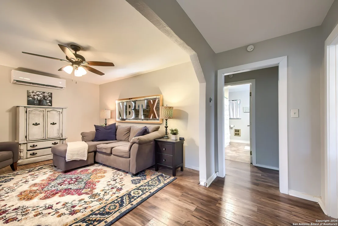 Photo of 1382 RIVER RD