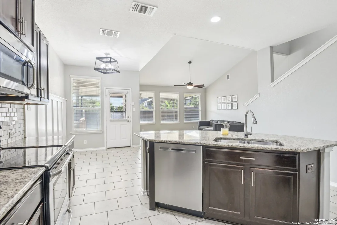 Photo of 429 KINGS WAY