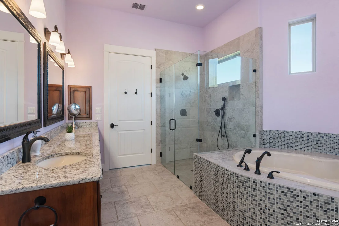 Photo of 832 oak bluff