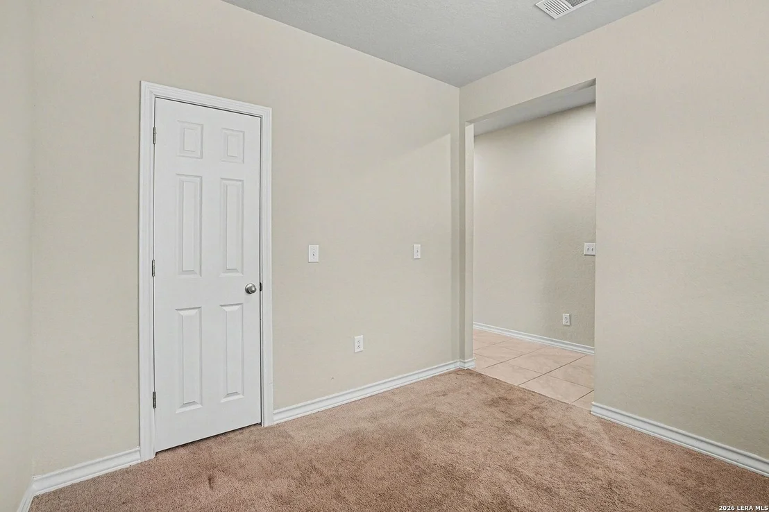 Photo of 8807 White Crown