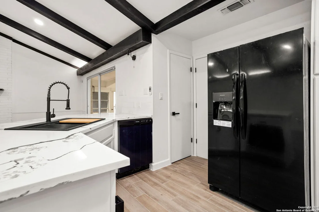 Photo of 5930 Forest Ridge
