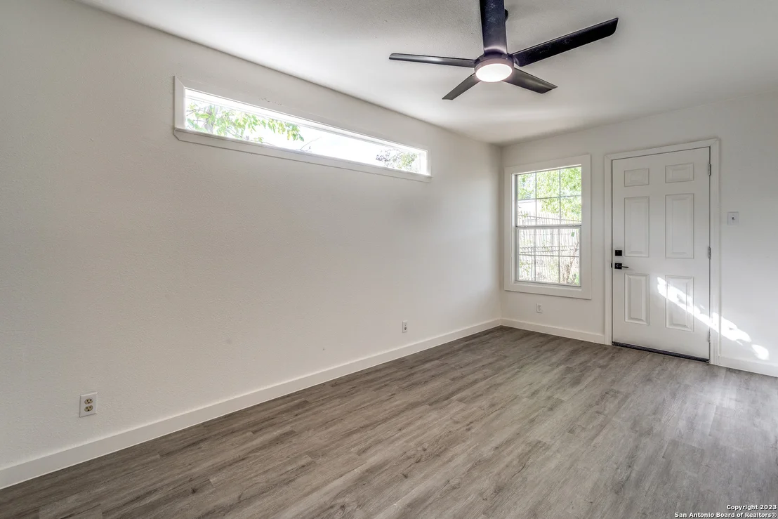 Photo of 827 WARE BLVD