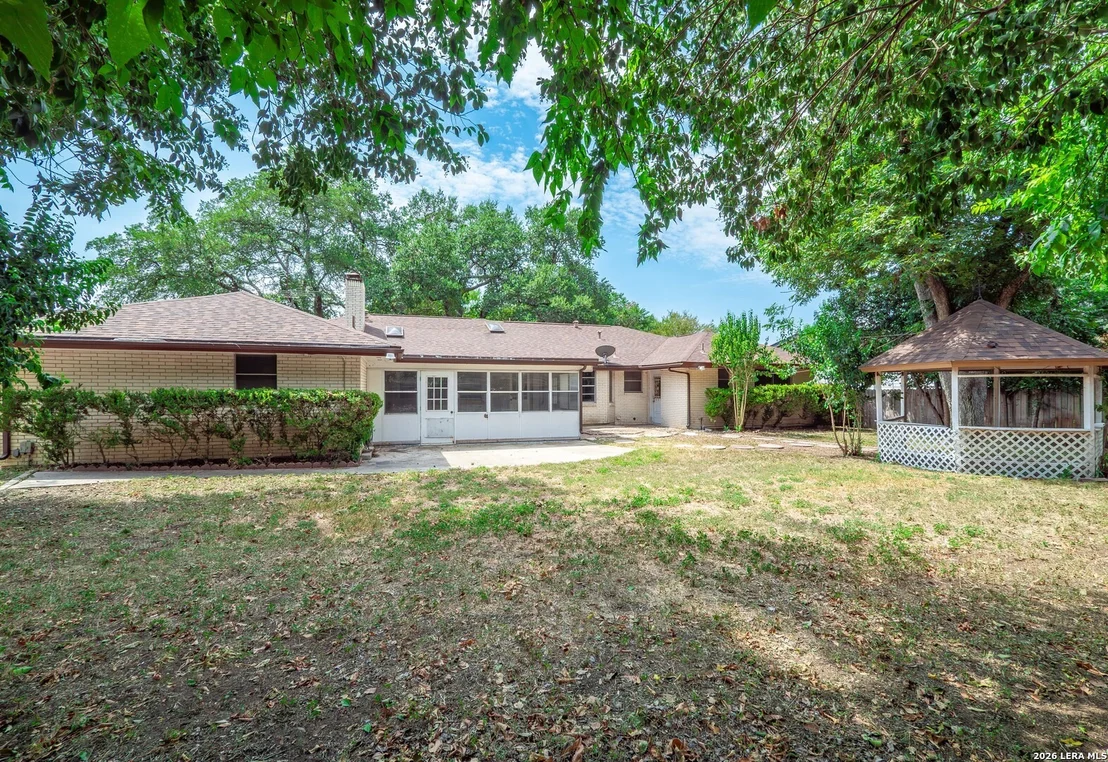 Photo of 621 Balfour Dr