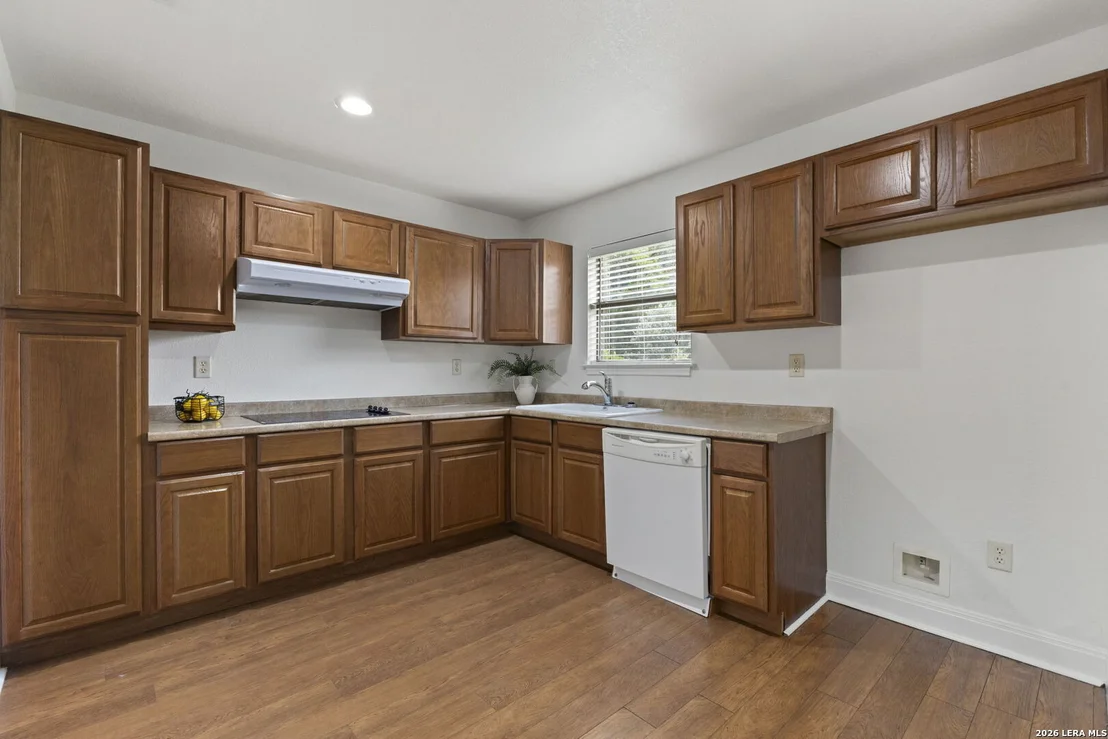 Photo of 128 Comal Oak