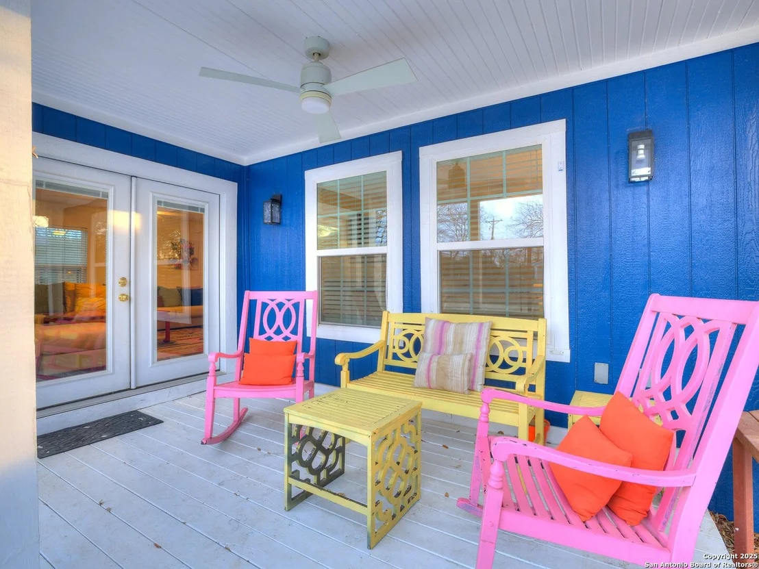 Photo of 337 W Hackberry St