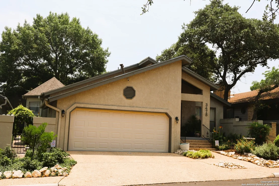 Photo of 3478 River Way