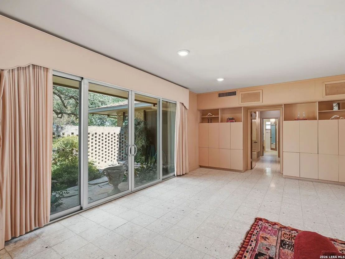 Photo of 122 LABURNUM DR