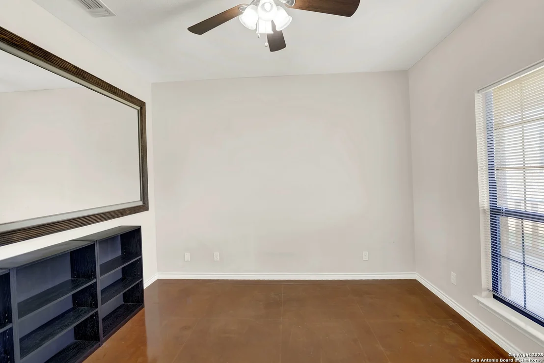 Photo of 330 TWIN OAK