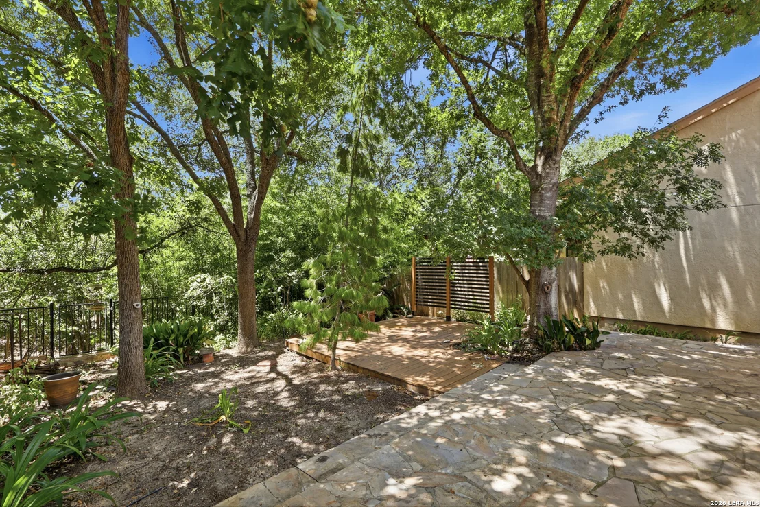 Photo of 28 COURTSIDE CIR