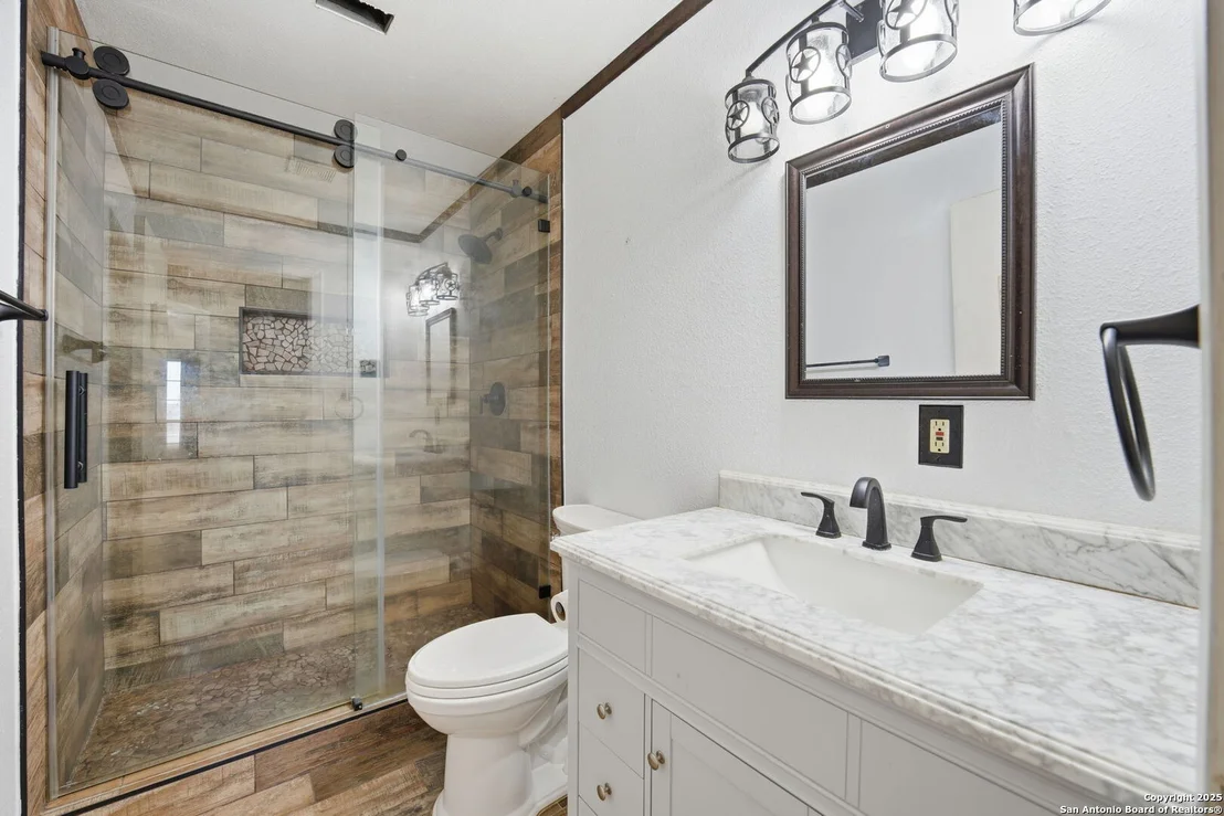 Photo of 1037 county road 7711