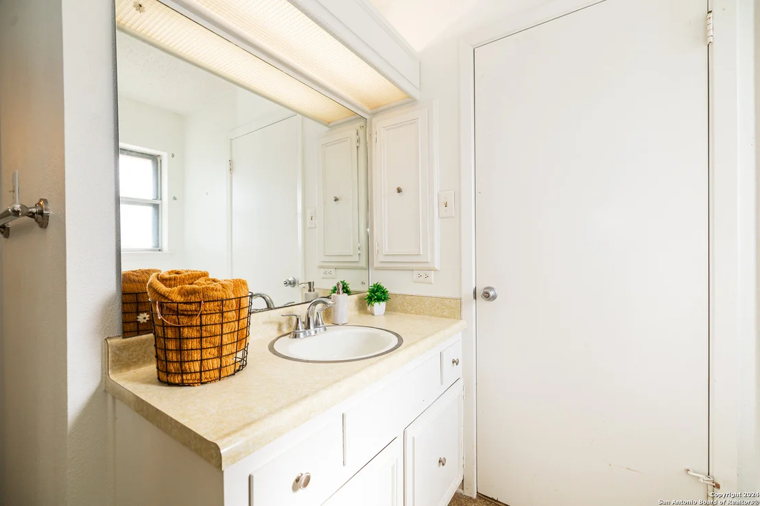 Photo of 6018 GRAND Point