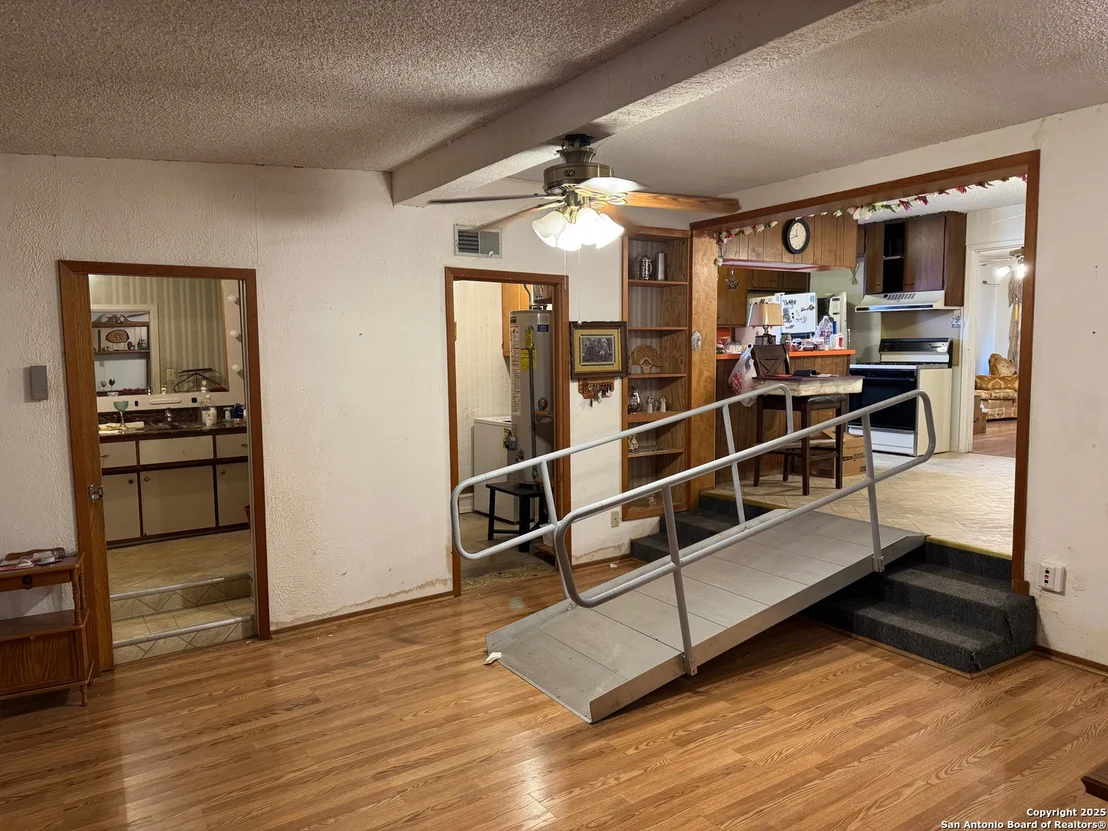 Photo of 347 Calle LA GLORIA