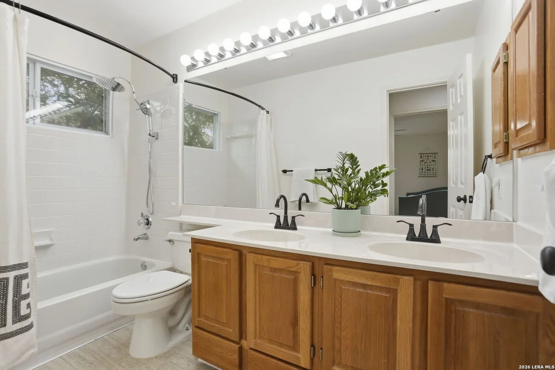 Photo of 21139 Simi Valley Dr