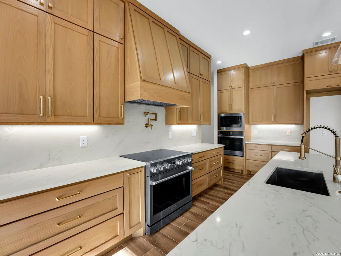 Photo of 101 W MEDIUM MEADOW DR