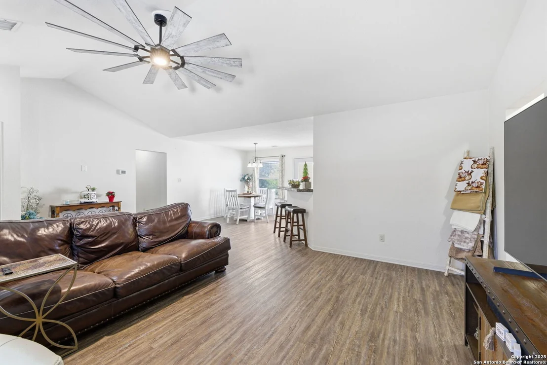 Photo of 2183 Hiline