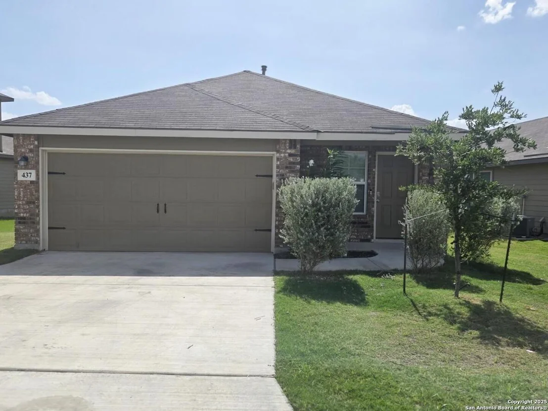 Photo of 437 Middle Green
