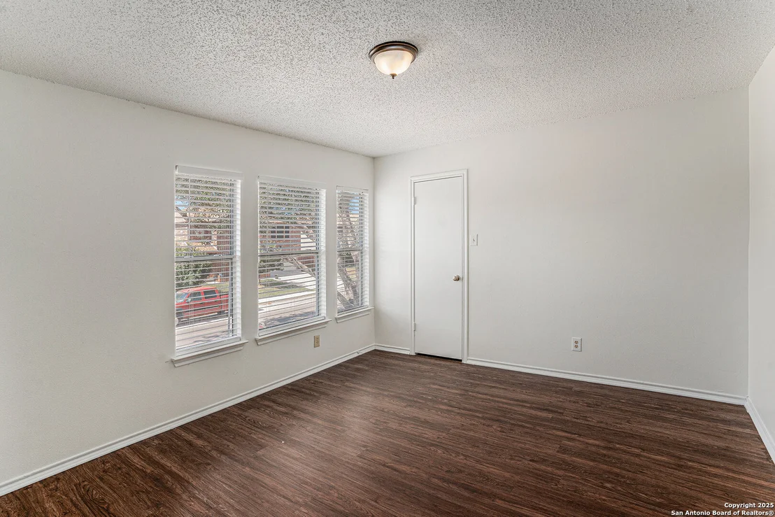 Photo of 8447 Mannington