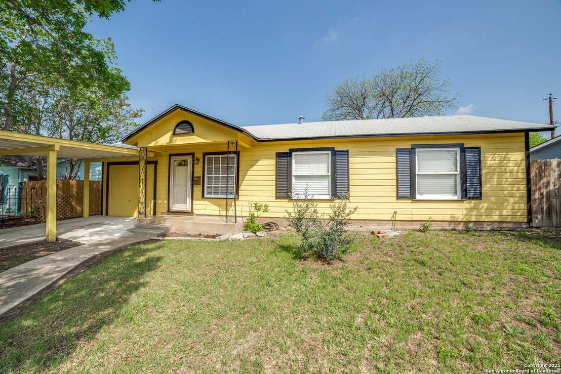 Photo of 1011 Thorain Blvd