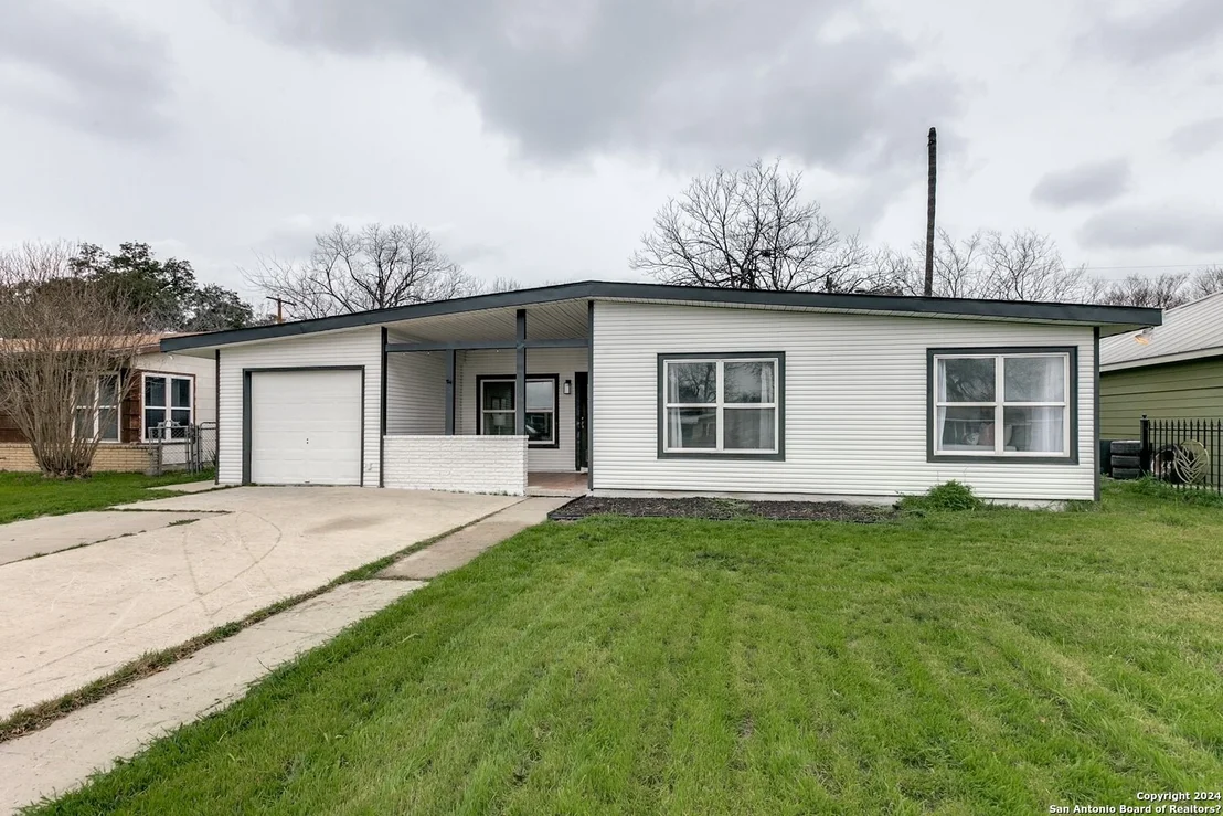 Photo of 115 Antrim Dr