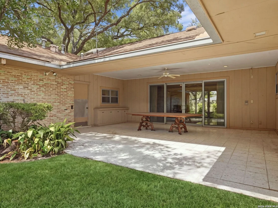 Photo of 122 LABURNUM DR