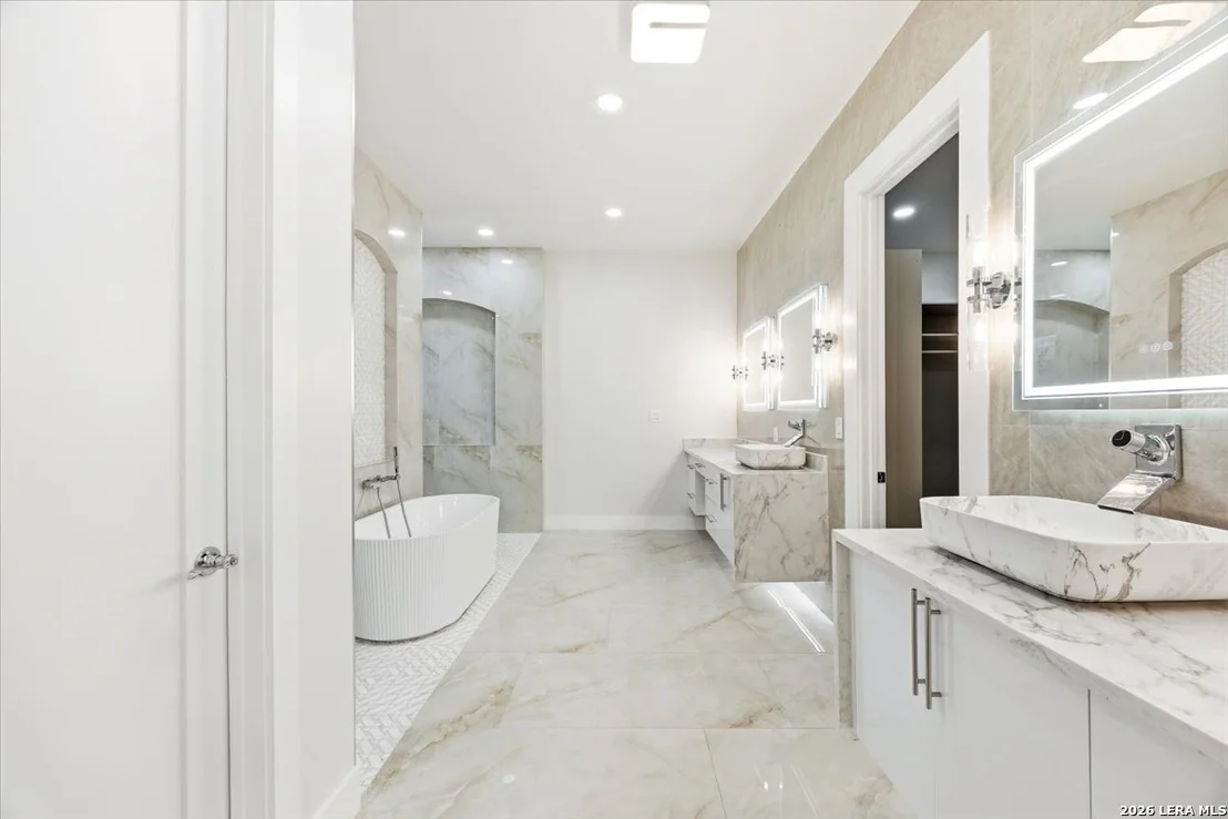 Photo of 577 Private road 3702