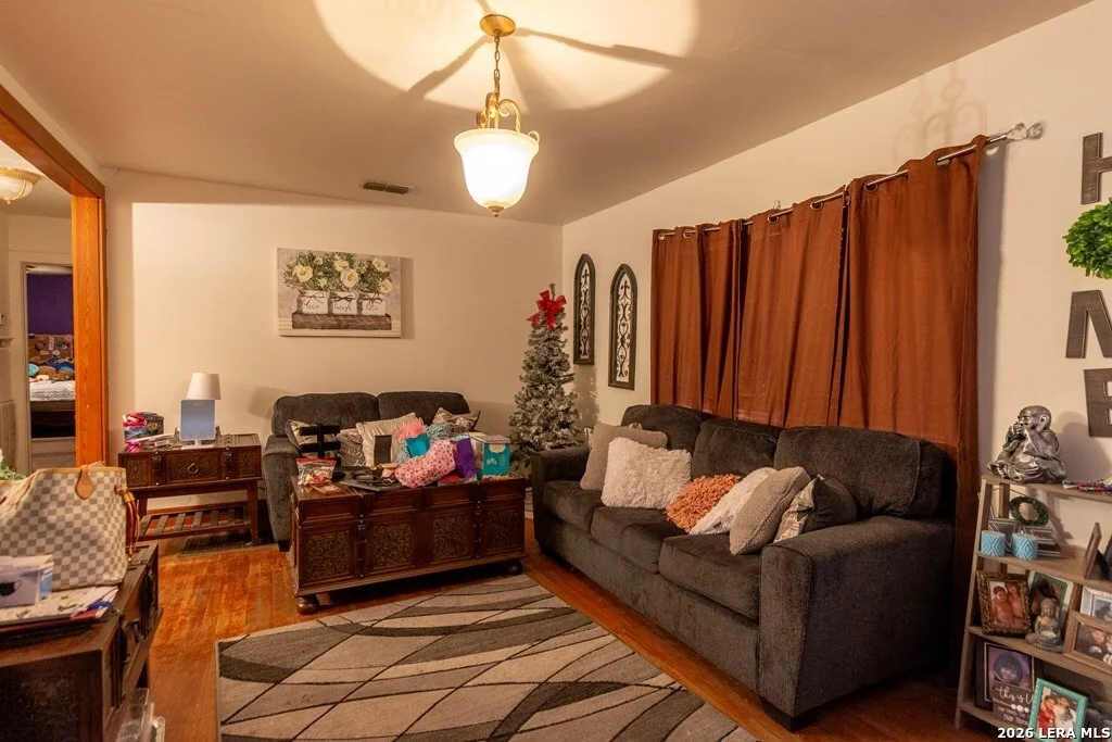 Photo of 546 Blanco