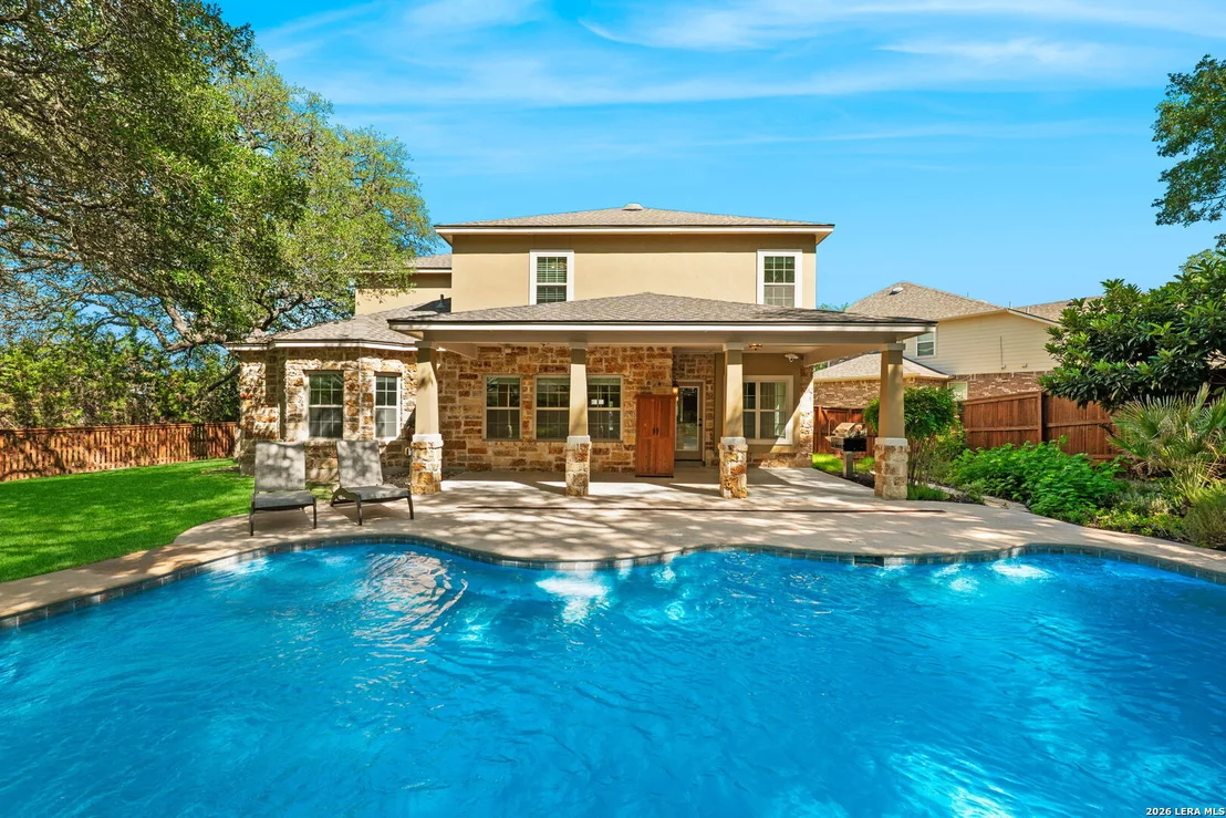 Photo of 221 WINDSOR DR