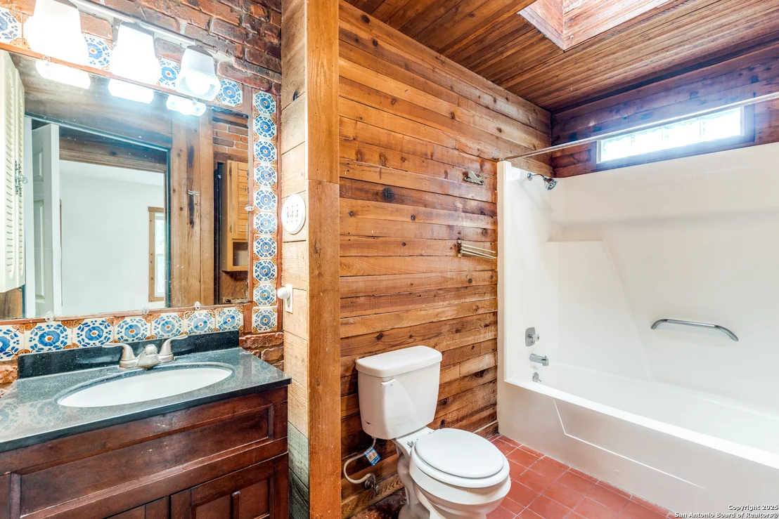 Photo of 106 Field Crest Dr