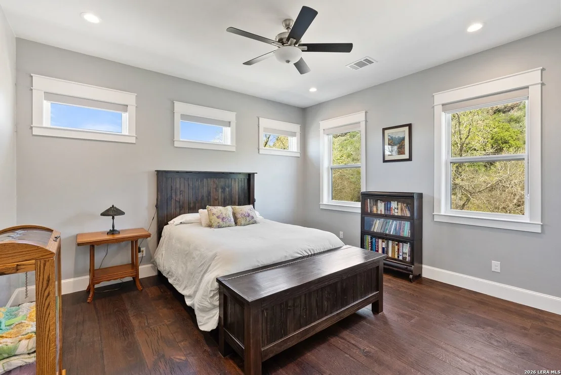 Photo of 926 Scenic