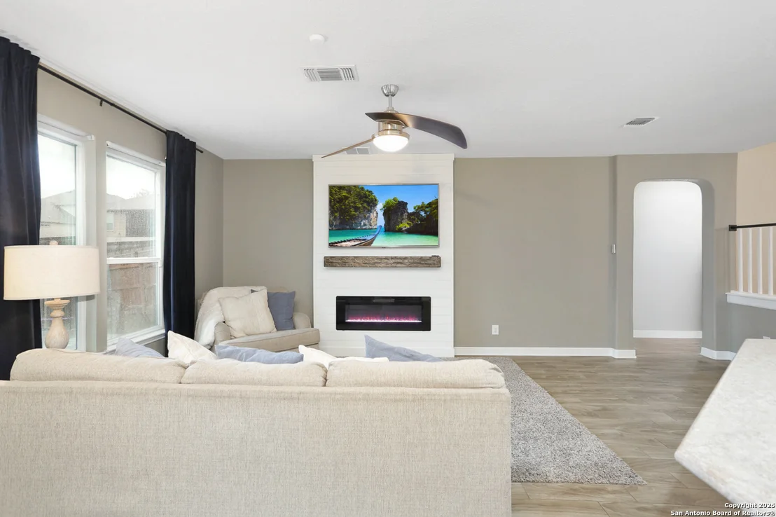 Photo of 205 LANDMARK HVN