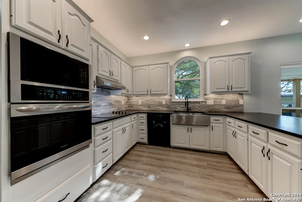 Photo of 172 LAKE FRONT DR
