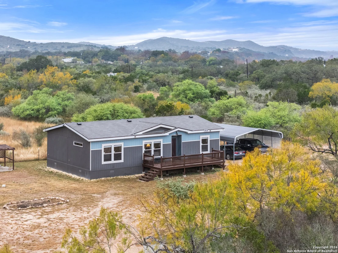 Photo of 1140 Private Road 2415